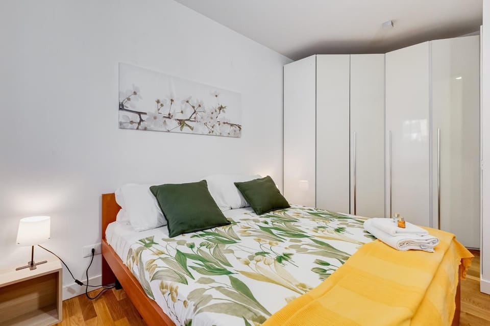 Bed, Photo of the whole room, Bedroom, towels, wardrobe