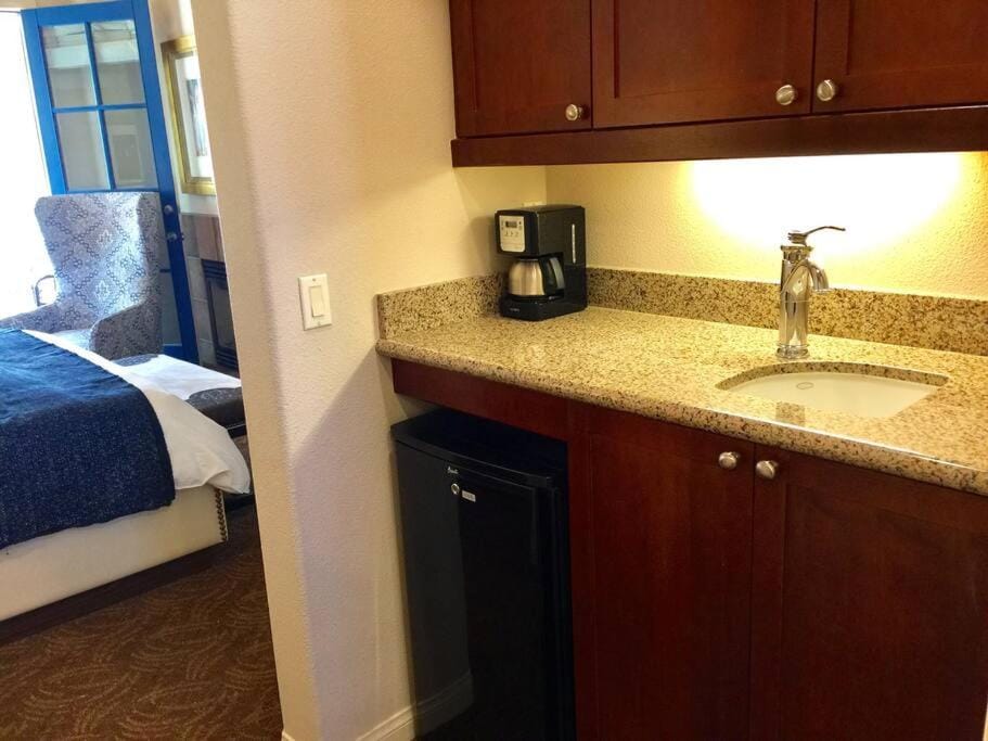 Resort King Studio with Private Balcony 064622 House in Indian Wells