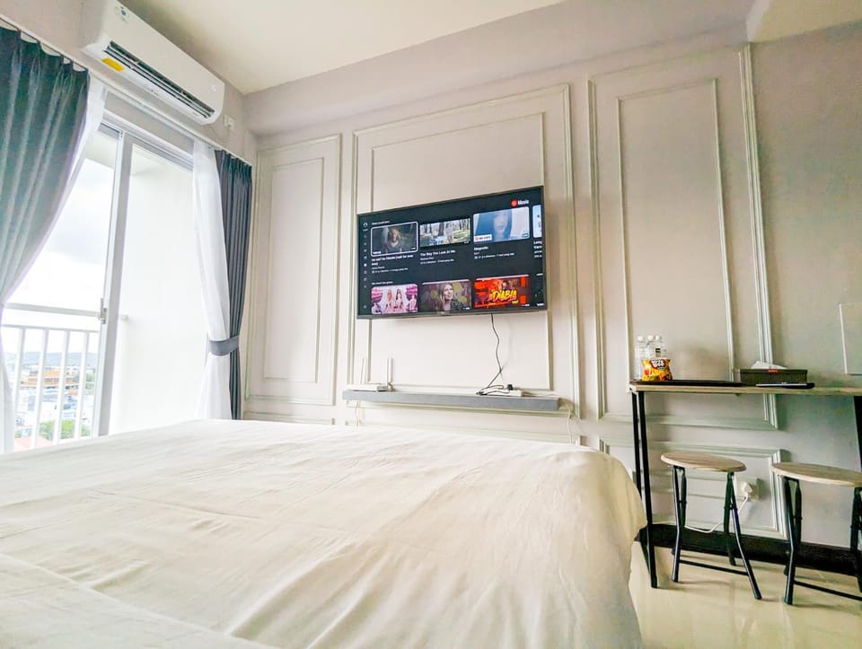 Bed, TV and multimedia, Photo of the whole room
