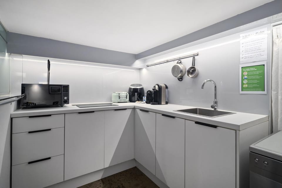 Surfie Pad 10 min walk to Beach and Dining Apartment in Sydney