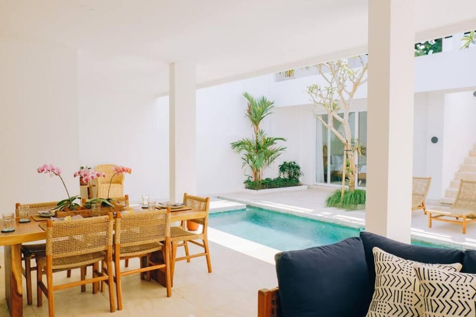 Living room, Dining area, Swimming pool