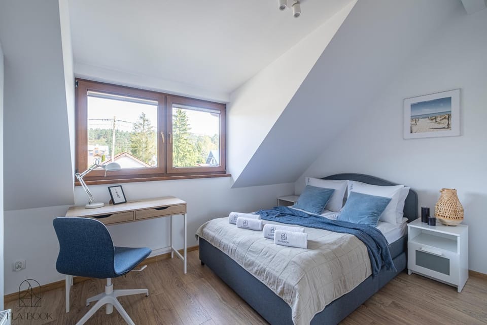 Bed, Seating area, Bedroom, towels