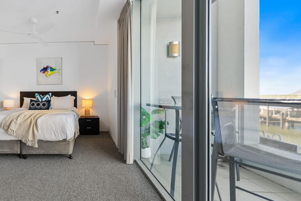 Reef Waterfront City Pool Sauna and Gym Apartment in Cairns