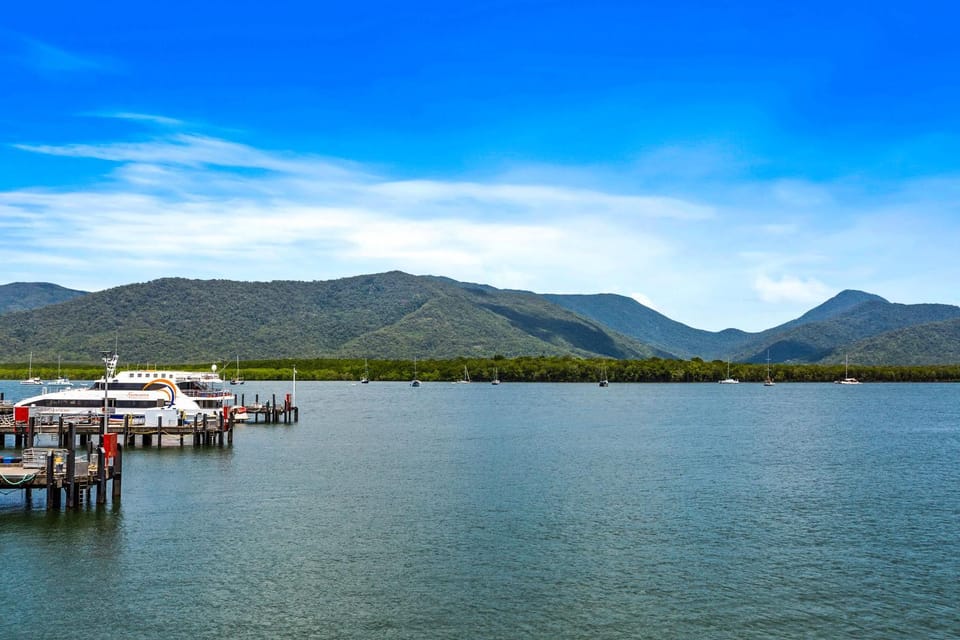 Reef Waterfront City Pool Sauna and Gym Apartment in Cairns