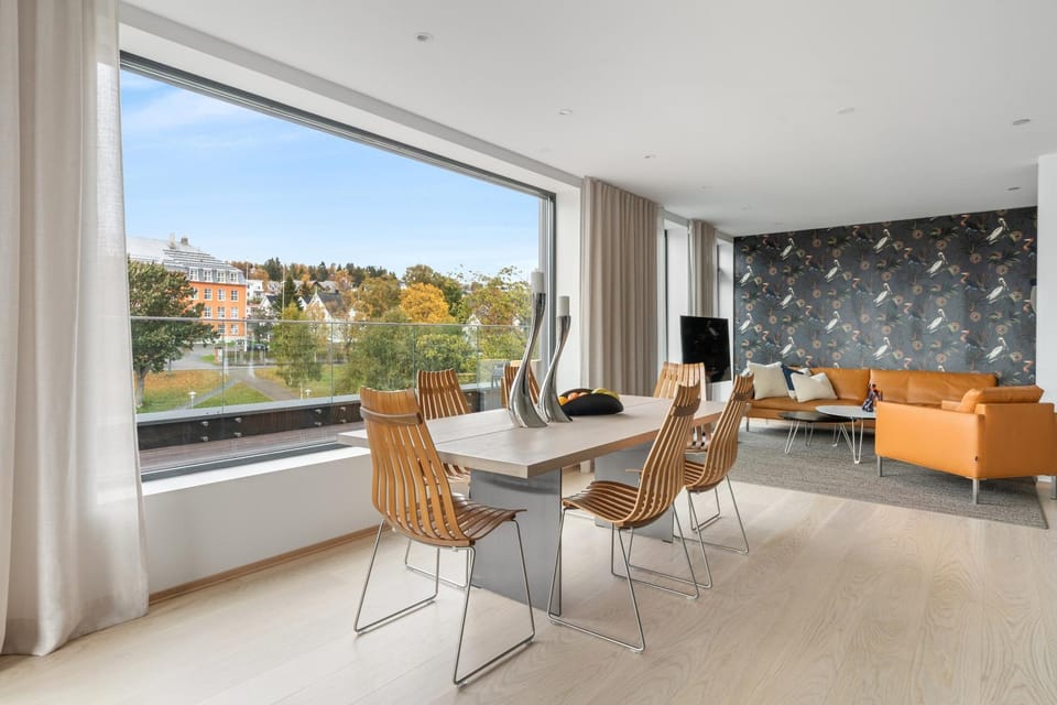 Living room, Dining area
