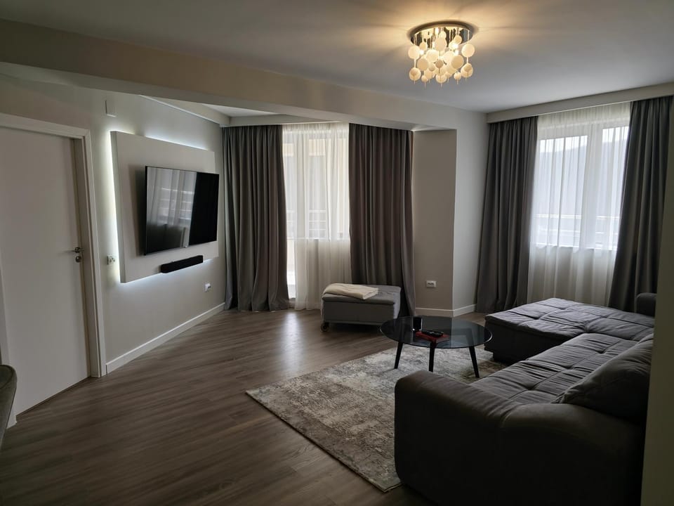 Communal lounge/ TV room, TV and multimedia, Living room, Seating area