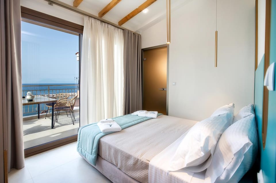 Bed, View (from property/room), Balcony/Terrace, Bedroom, Sea view