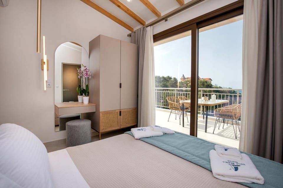 Bed, View (from property/room), Bedroom, towels