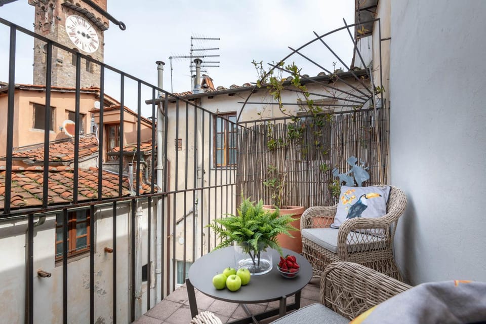 ClockTower Penthouse, 4th floor apartment with Terrace Lucca Apartment in Capannori