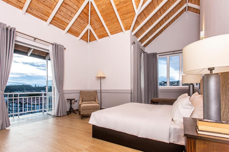 View (from property/room), Balcony/Terrace, City view, Garden view, Mountain view