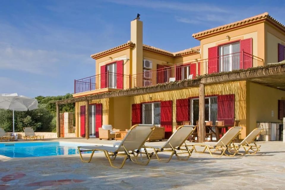 Patio, Swimming pool, sunbed