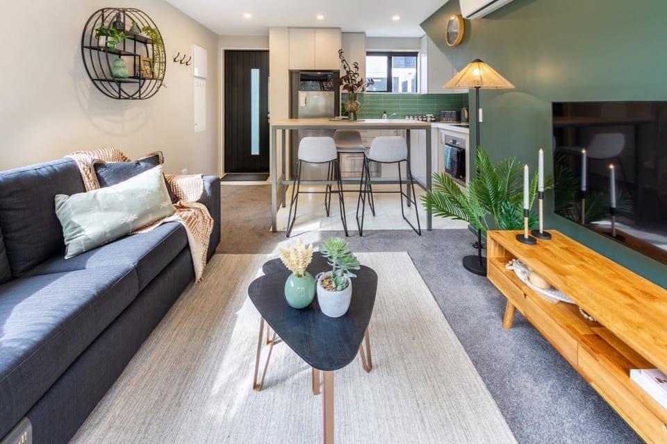 Facade/entrance, TV and multimedia, Kitchen or kitchenette, Living room, Photo of the whole room, Decorative detail, Dining area, minibar, pet friendly