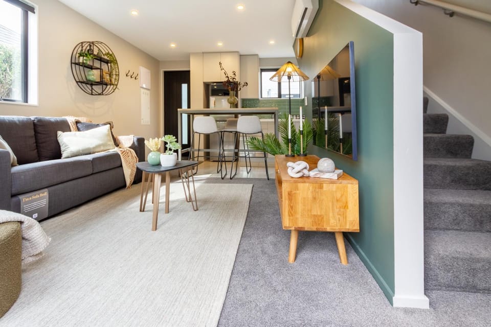 Facade/entrance, TV and multimedia, Kitchen or kitchenette, Living room, Photo of the whole room, Decorative detail, Dining area, hair dresser