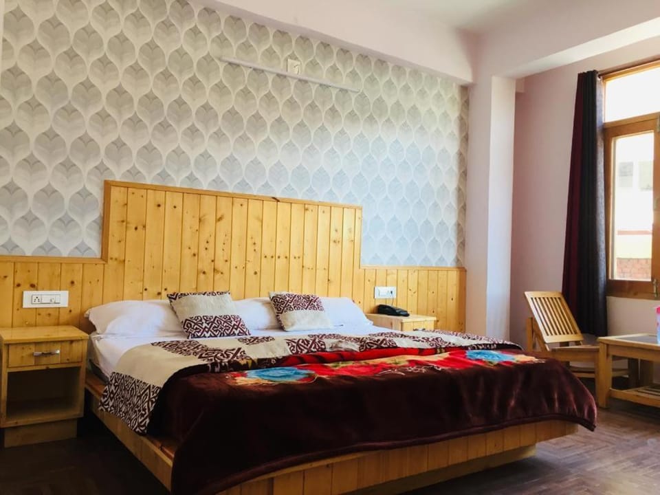 HOTEL CORNER RETREAT 2min walking from Mall Road Bed and Breakfast in Manali