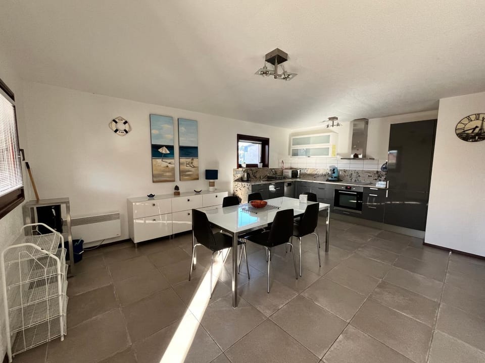 Belle villa d'angle spacieuse semi climatisée, de tout confort dans domaine PORTES DU SOLEIL, ACCES PISCINES PAYANT EN SUPPL - 3 chambres, 6 couchages, wifi, 400m de la mer LRPDSJ7 Villa in Portiragnes