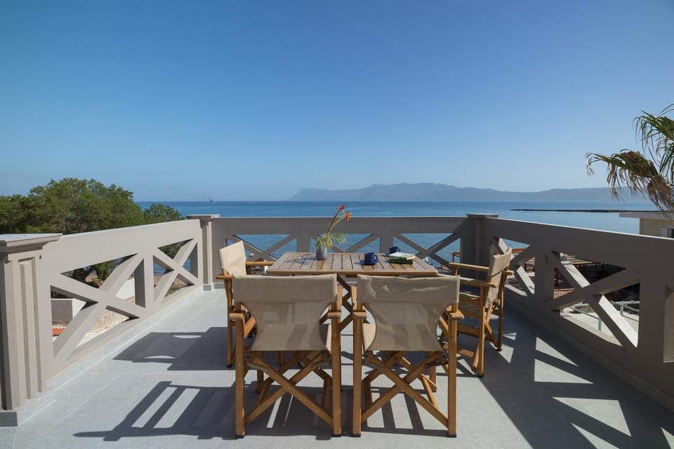 Day, Natural landscape, View (from property/room), Balcony/Terrace, Dining area, Mountain view, Sea view