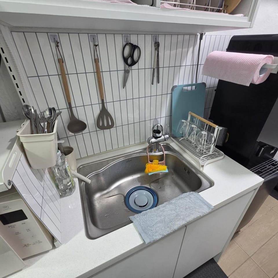 Kitchen or kitchenette, Communal kitchen, kitchen