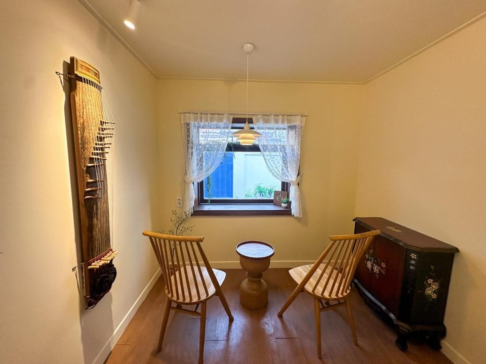 Seating area