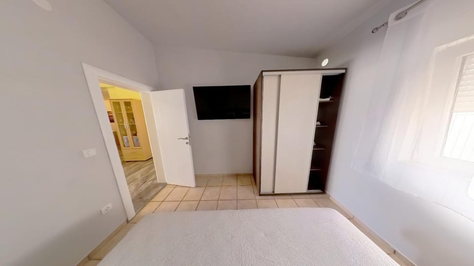 Bed, TV and multimedia, Bedroom, wardrobe