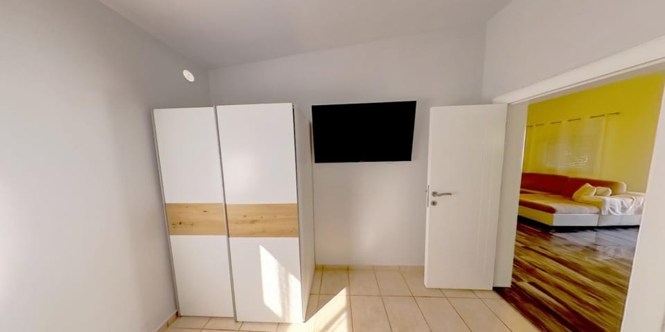 Bed, TV and multimedia, Bedroom, wardrobe