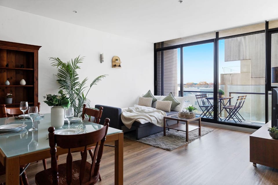 A Chic 2BR Apt Near Melbourne Uni FREE Parking Apartment in Melbourne