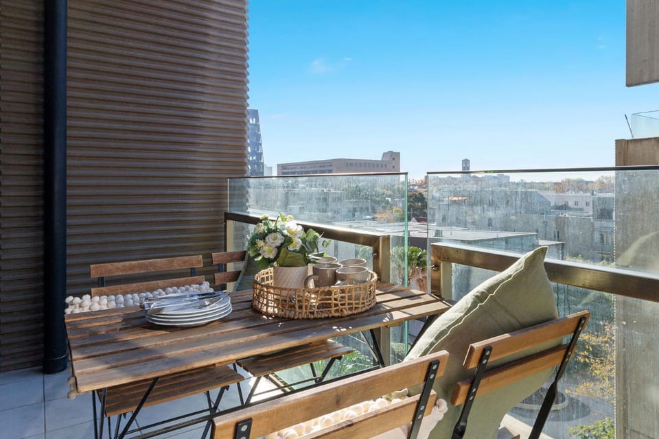 A Chic 2BR Apt Near Melbourne Uni FREE Parking Apartment in Melbourne