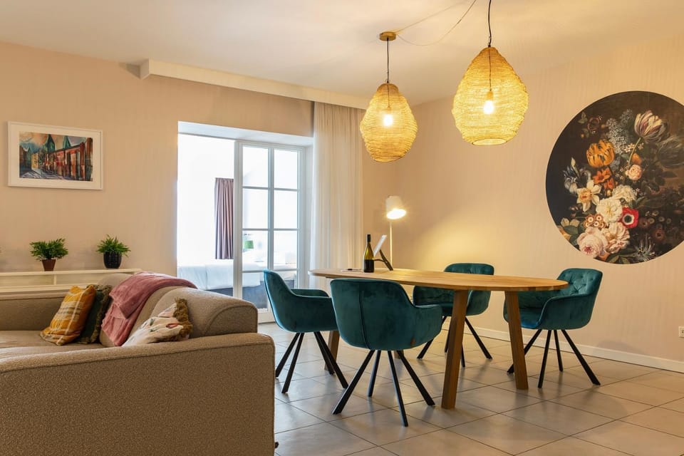 Seating area, Dining area