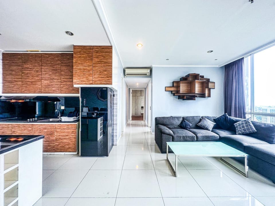 Kitchen or kitchenette, Living room, Seating area, stove