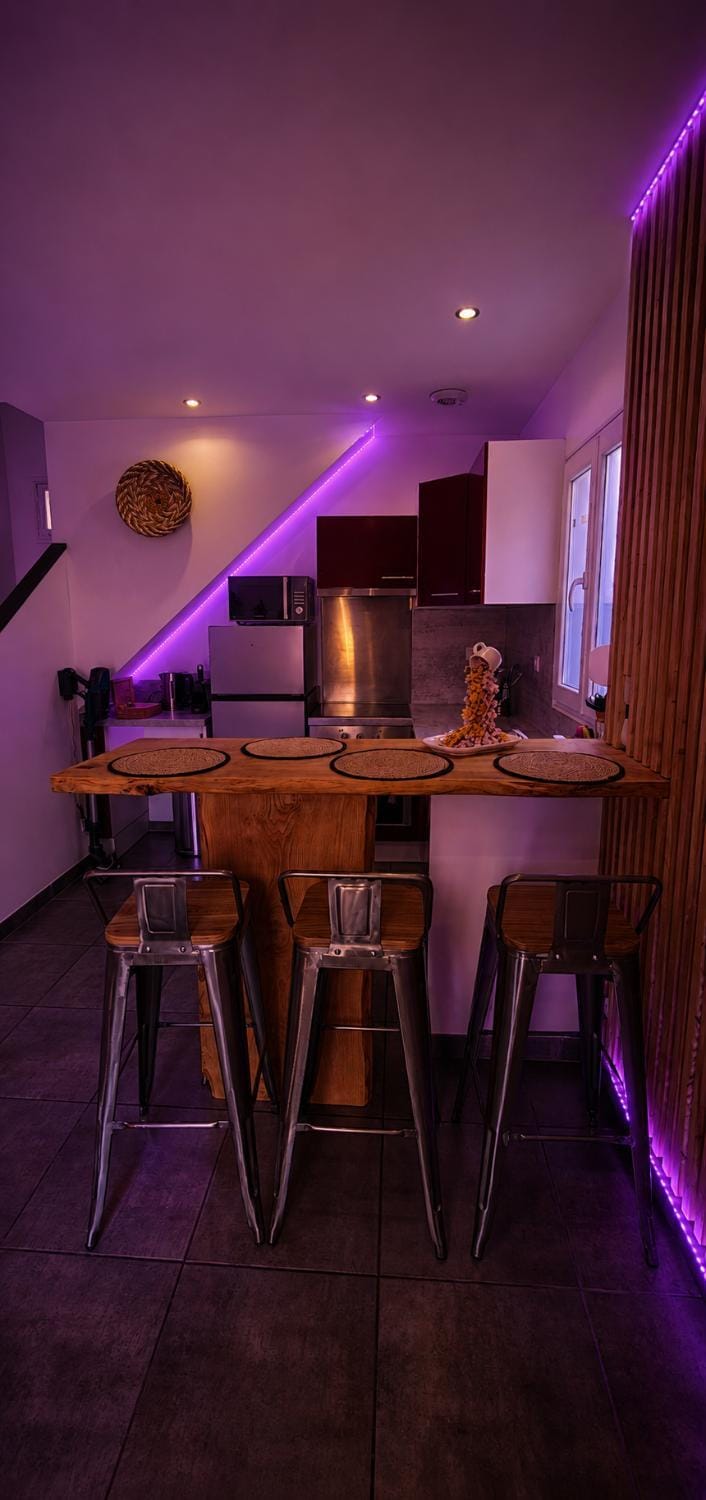 Maison Plus Belle La Nuit avec jacuzzi et jardin privé clim Apartment in Marseille