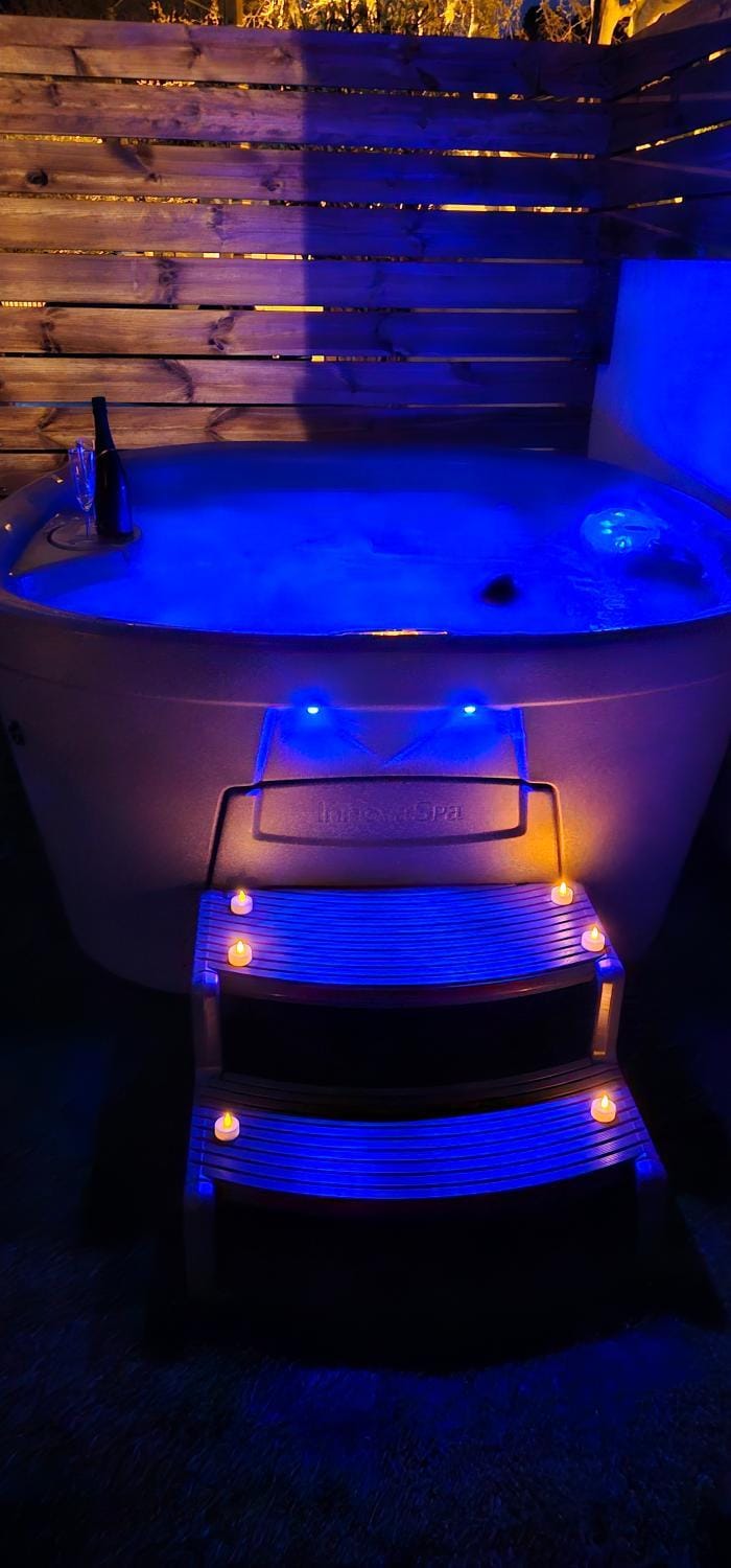 Hot Tub, Living room