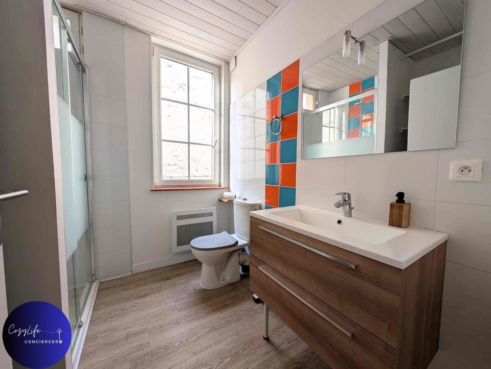 Shower, Toilet, Bathroom