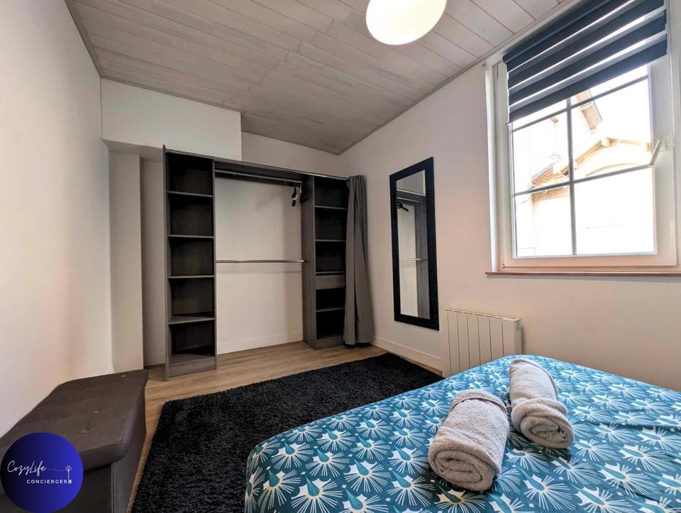 Bed, Photo of the whole room, Bedroom, towels, wardrobe