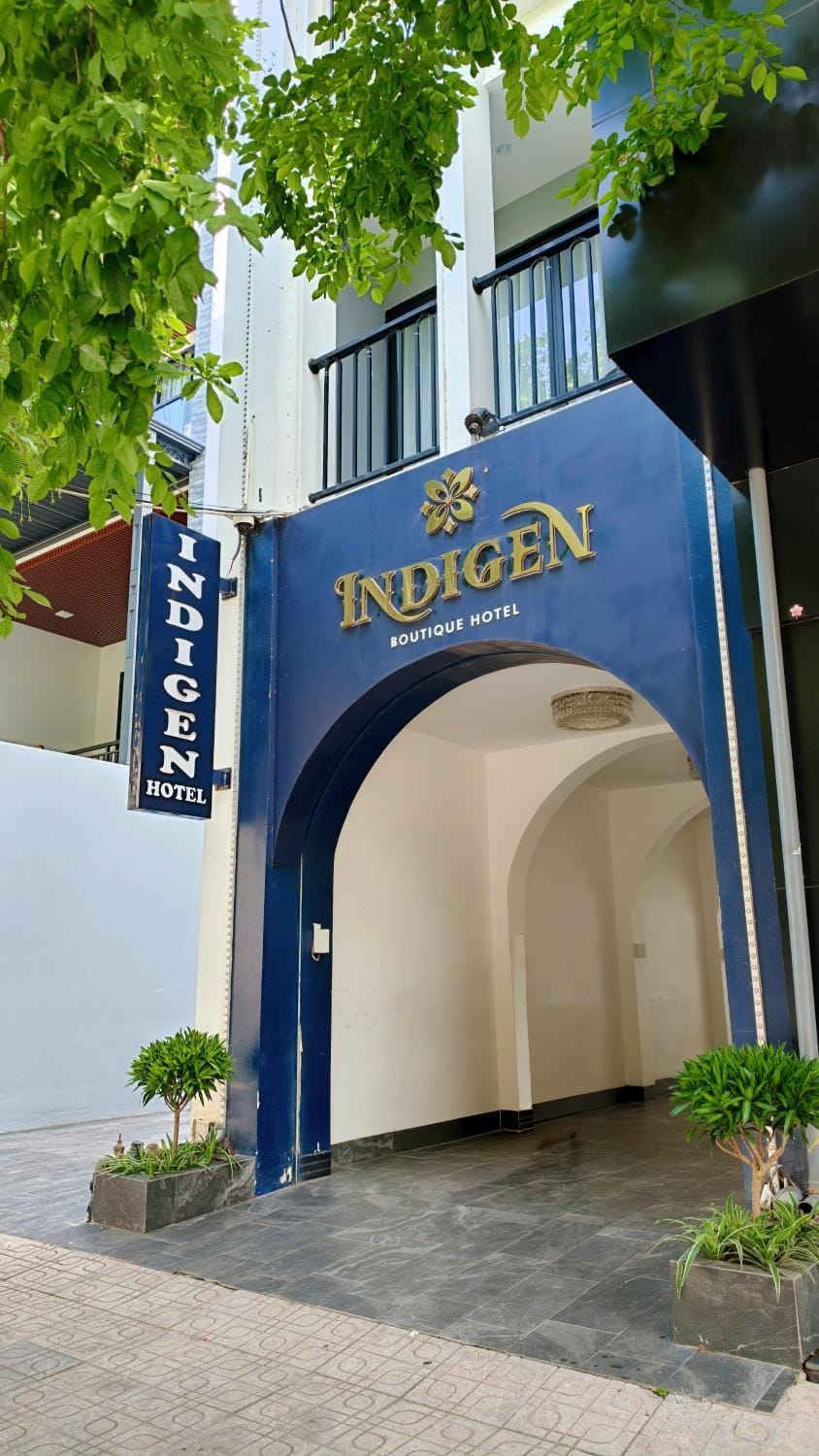 Property building, Facade/entrance, Day, Property logo or sign, Logo/Certificate/Sign
