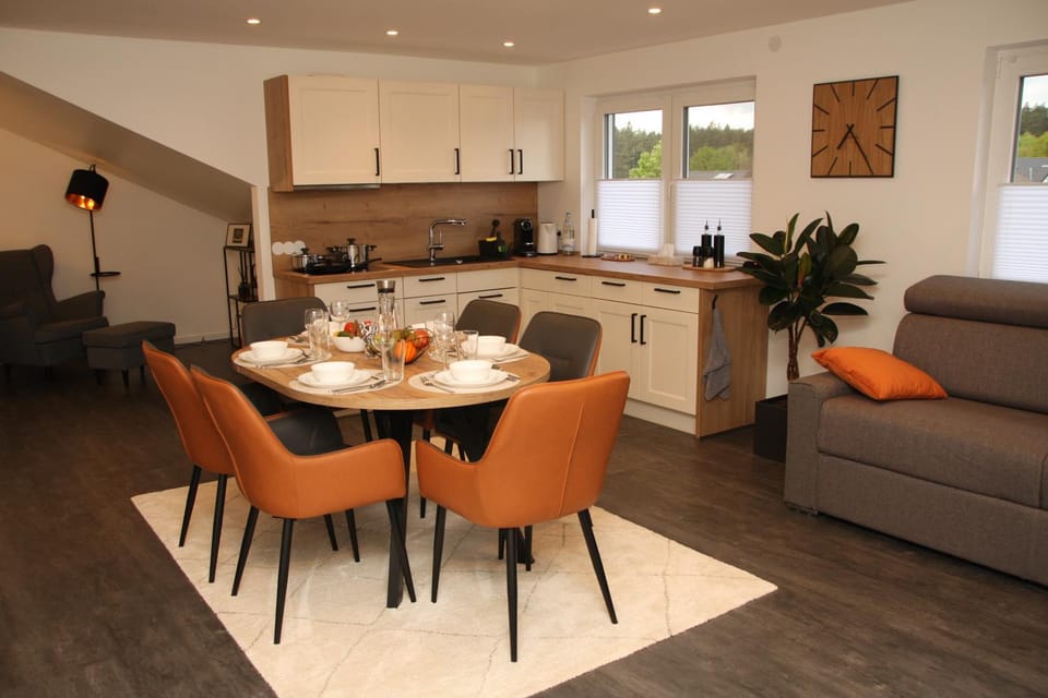 Kitchen or kitchenette, Living room, Seating area, Dining area, stove