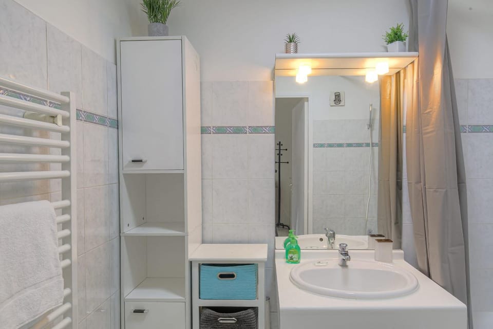 Fonctionnel et Calme avec parking gratuit Apartment in Villeurbanne