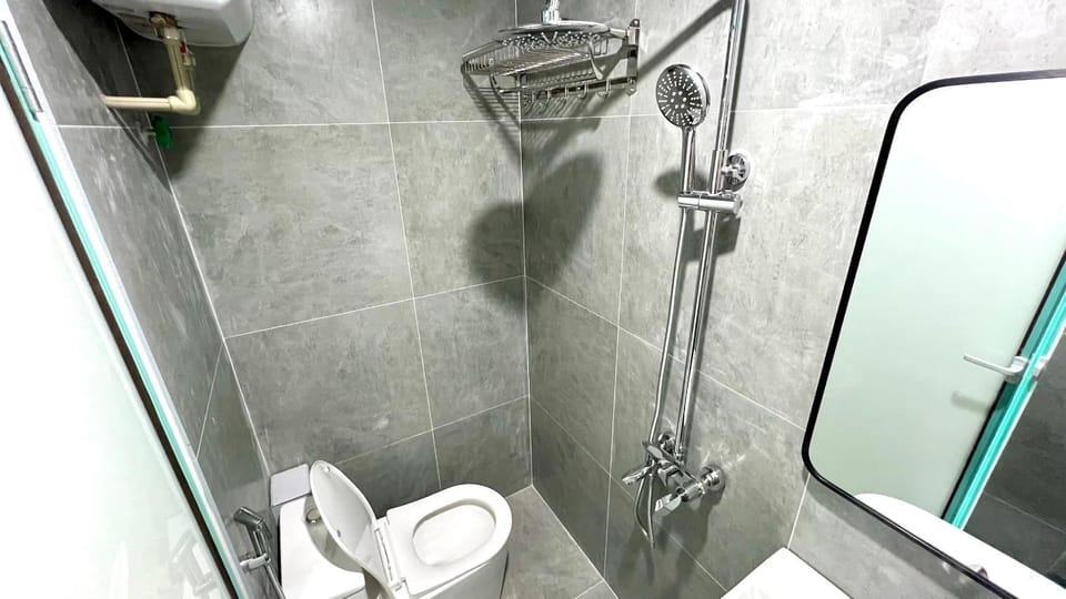 Shower, Toilet, Bathroom, towels