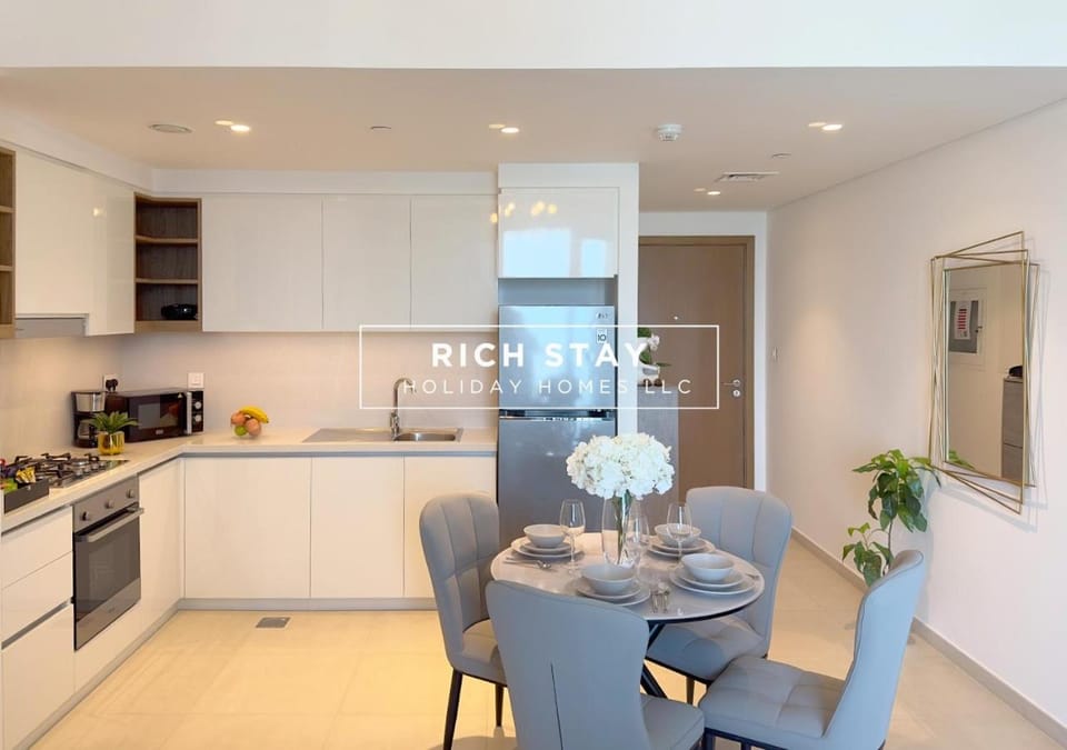 Dining area, kitchen