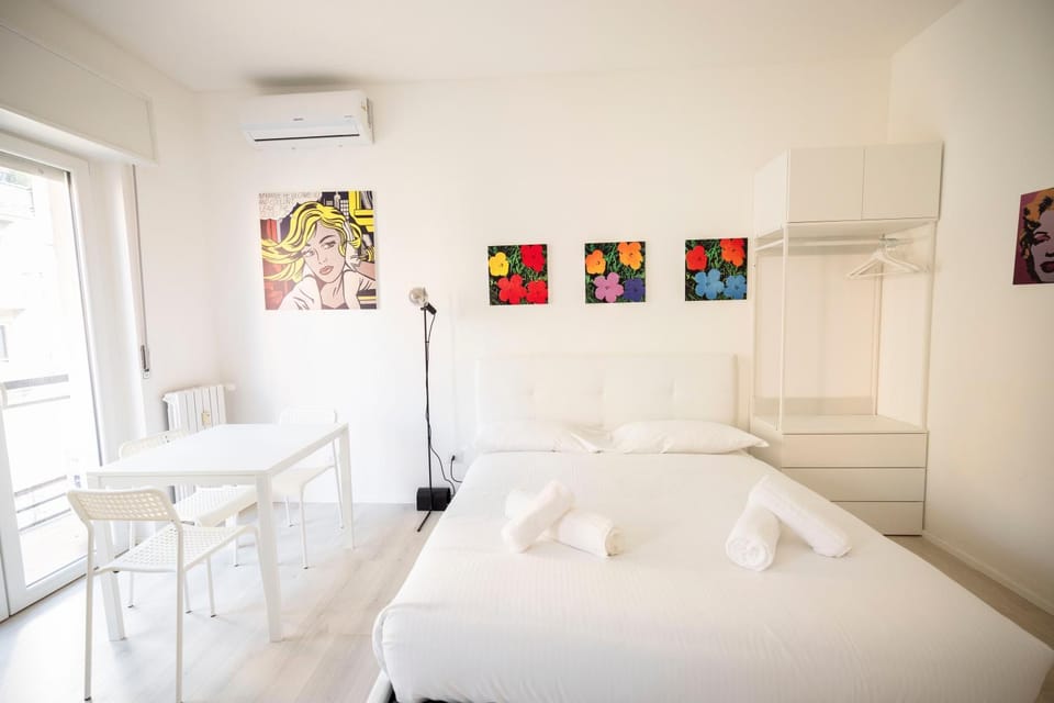Bed, Living room