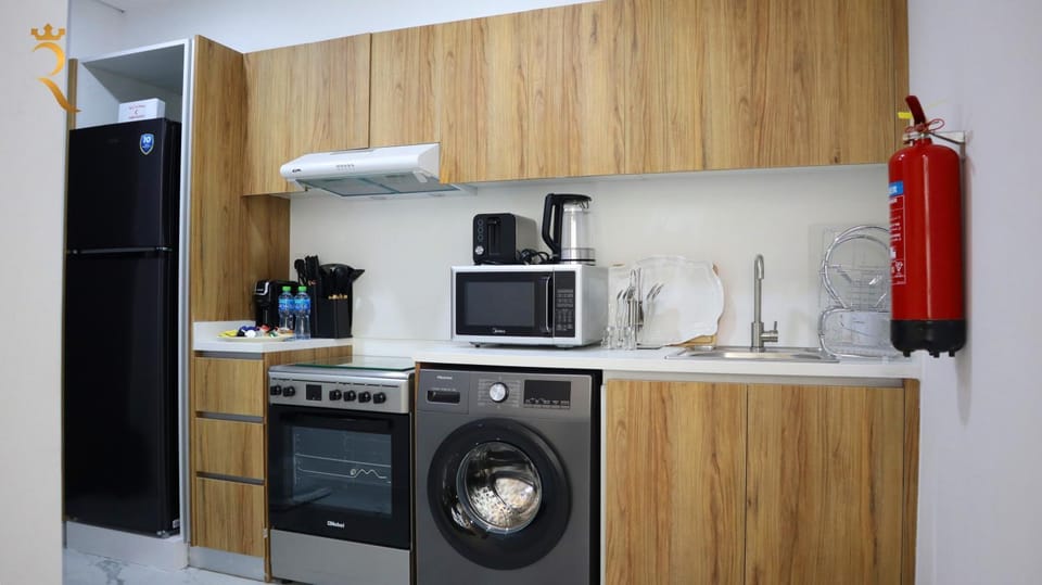 Coffee/tea facilities, Kitchen or kitchenette, oven, stove, toaster, washing machine