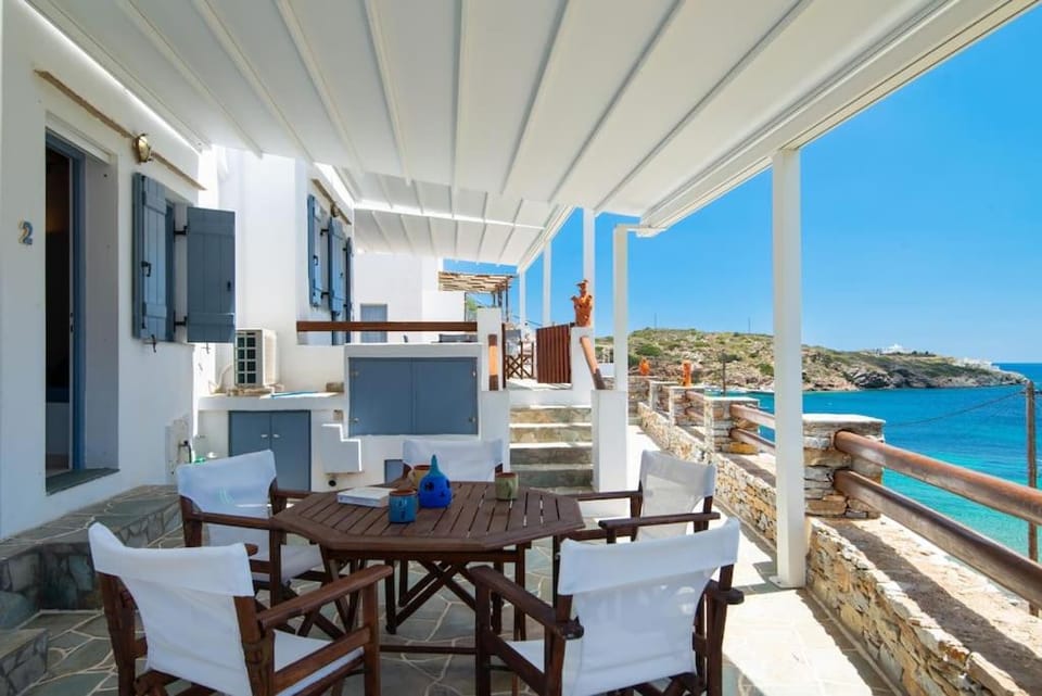 Ammos 2 - Seafront maisonette, Glyfo beach, Sifnos House in Milos