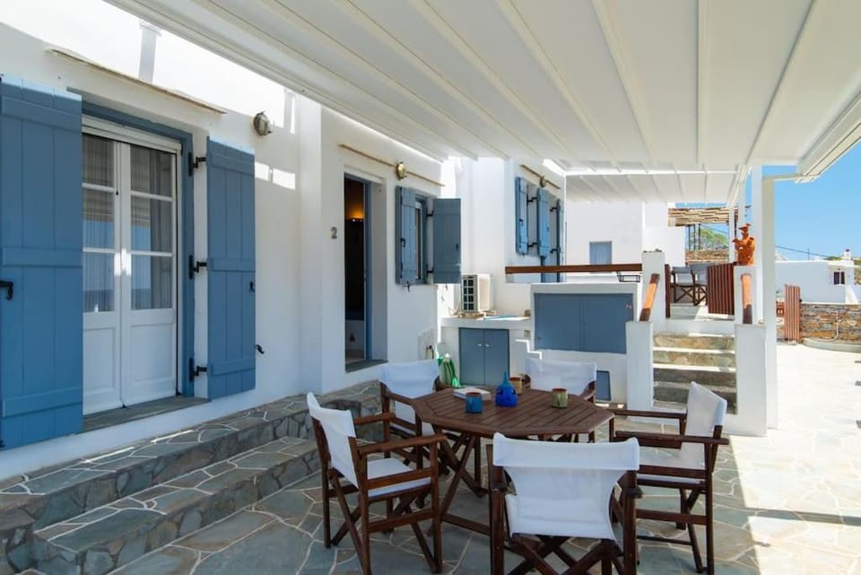Ammos 2 - Seafront maisonette, Glyfo beach, Sifnos House in Milos