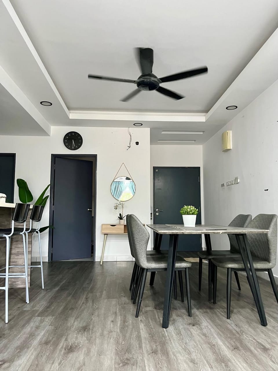 Living room, Dining area, Family