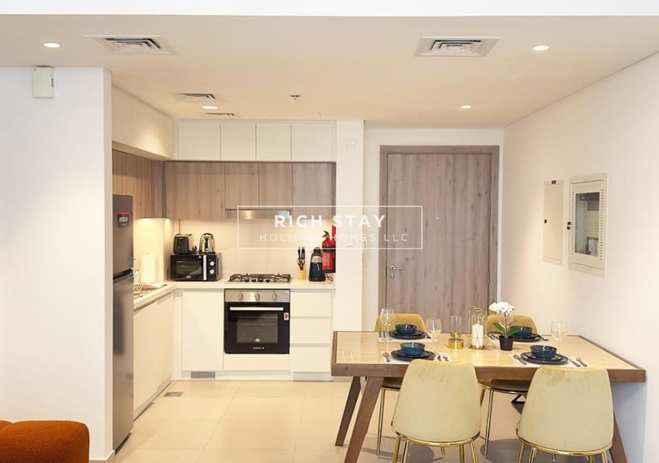 Coffee/tea facilities, Kitchen or kitchenette, Dining area, minibar, oven, pet friendly, stove, toaster