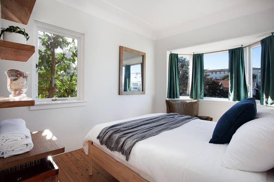 Sun-filled North Bondi Apartment moments to beach Apartment in Sydney
