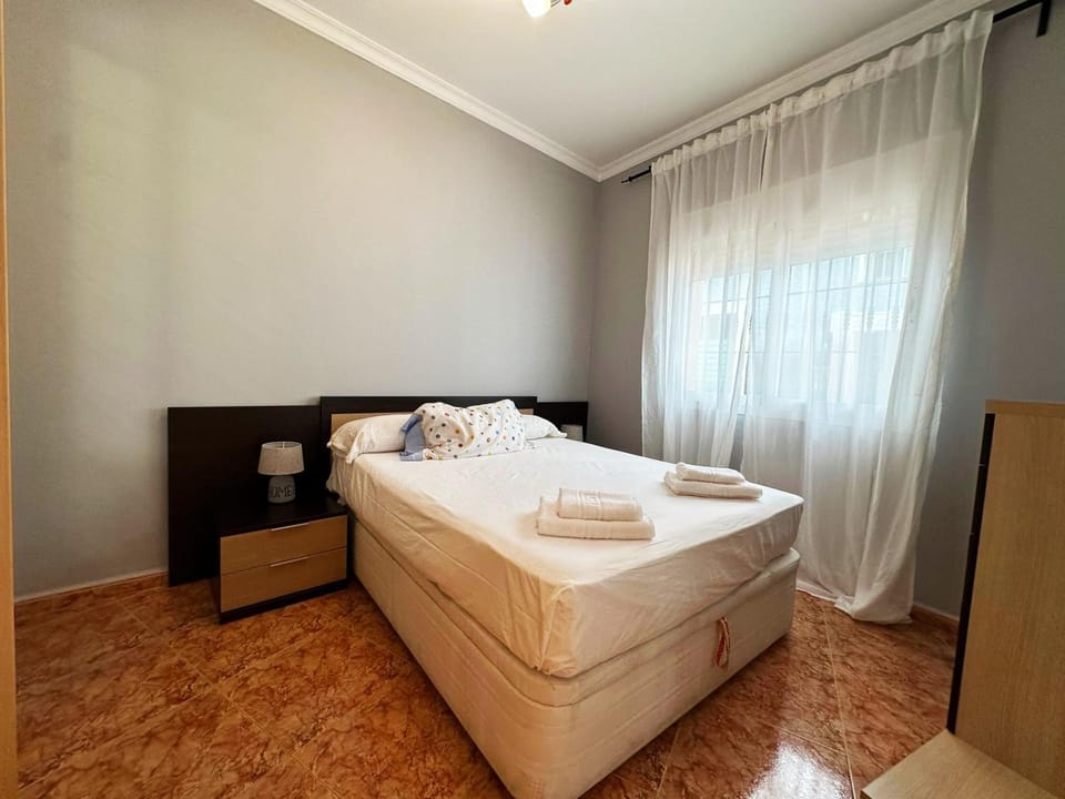 Bed, Bedroom, Street view