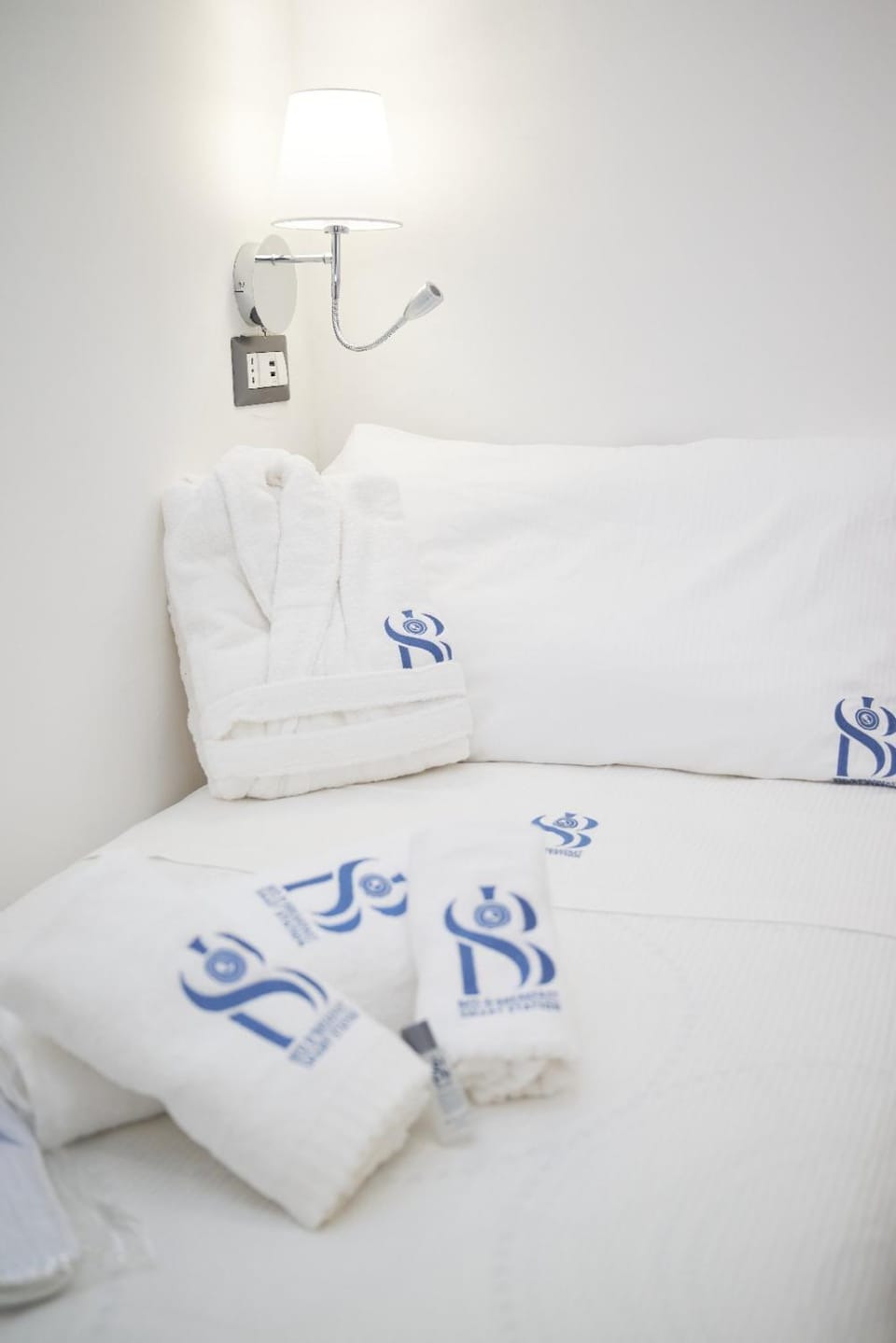 Bedroom, towels