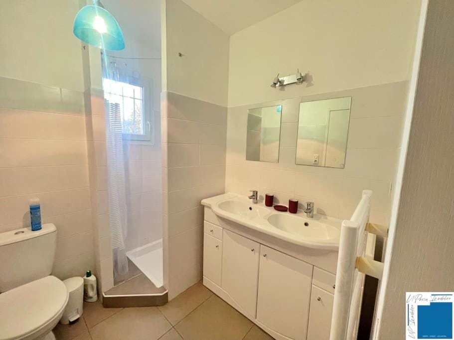 Shower, Toilet