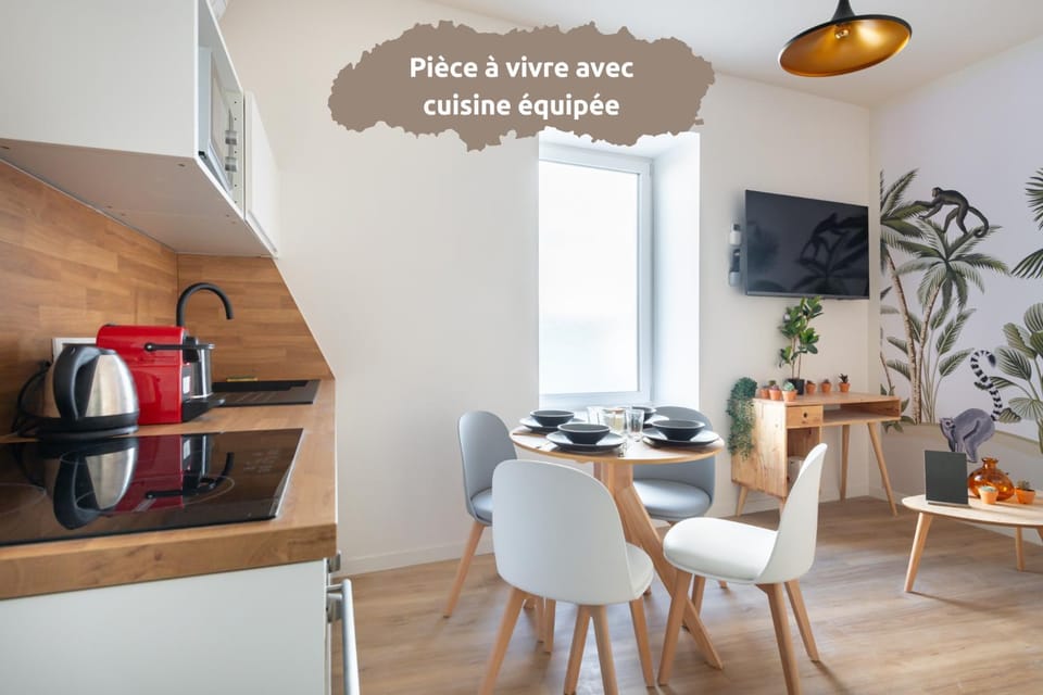 Kitchen or kitchenette, Living room, Dining area