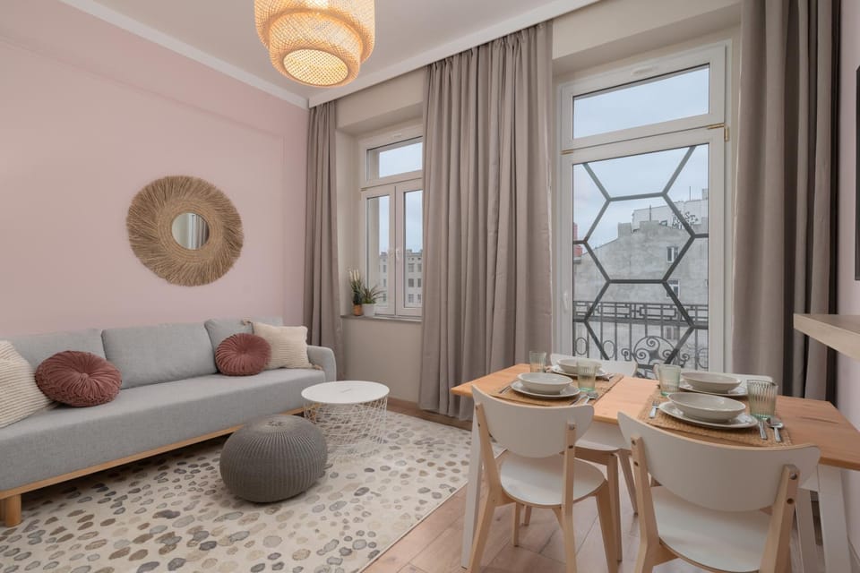 Bed, Living room, Photo of the whole room, Seating area