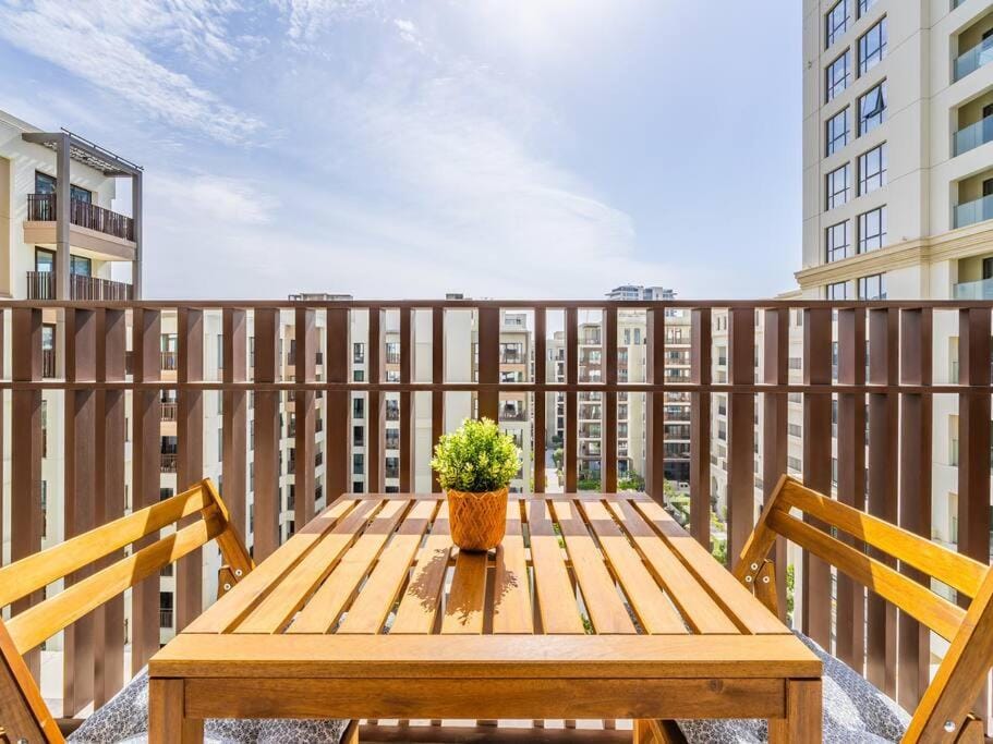 Dubai Creek Escape: Luxury 3BR Nautical Grandeur Apartment in Dubai